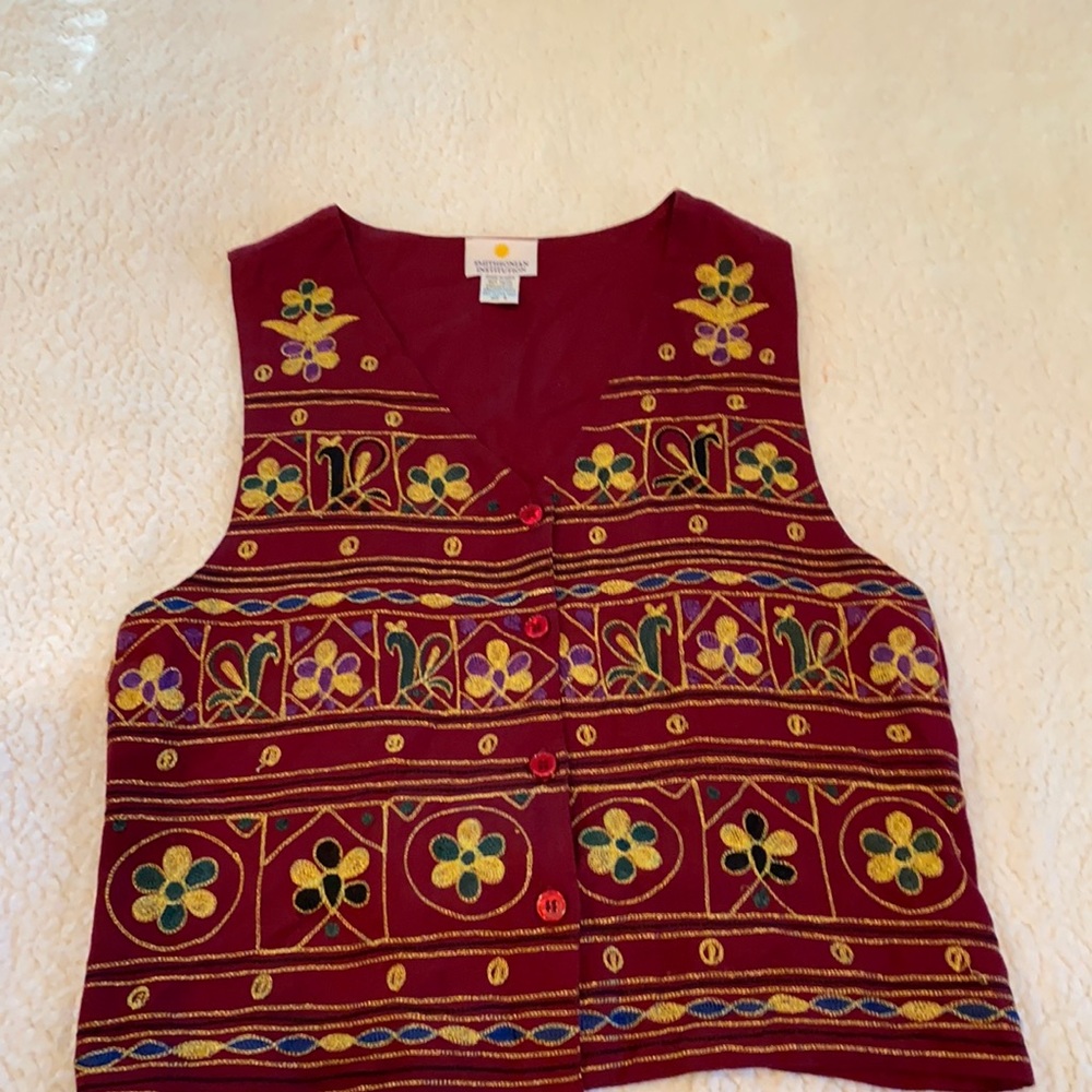 Smithsonian Institution Button up Vest Size Small Maroon with Stitched Pattern